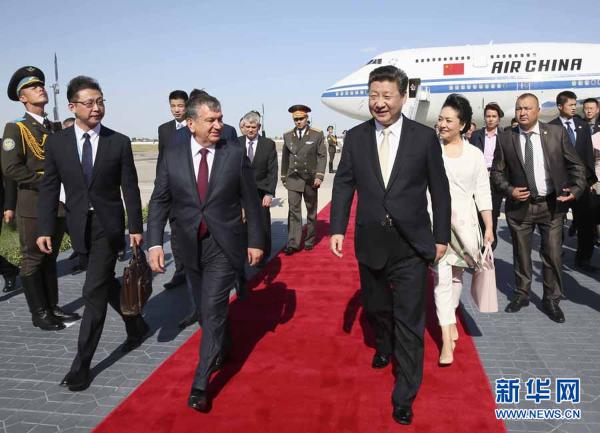 习近平抵达布哈拉开始对乌兹别克斯坦共和国进行国事访问并出席在塔什干举行的上海合作组织成员国元首理事会