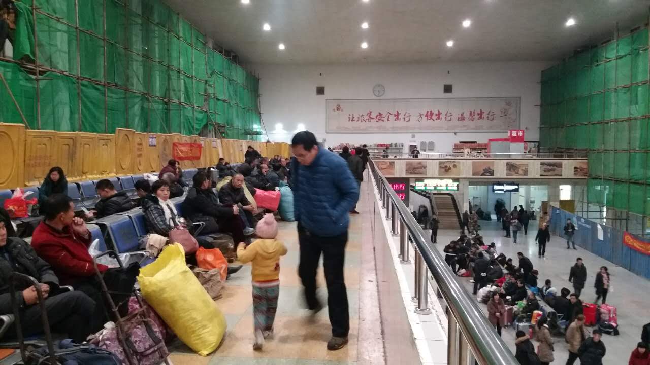 兖州站—候车大厅"亮"起来