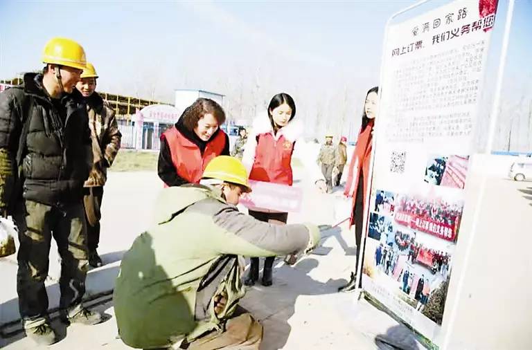 【网络媒体走转改】“90”后志愿者寒冬里送来暖心车票