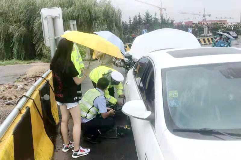 迎战“利奇马”！暴风雨中，他们在守护这座城市